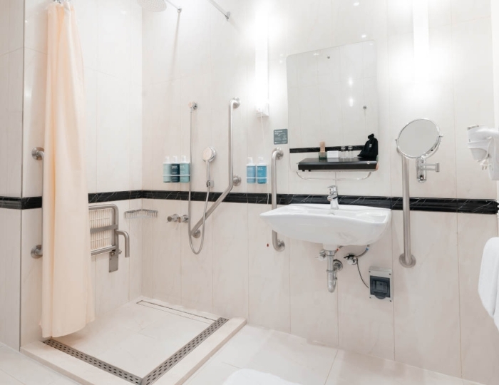 Супериор Кинг с видом на горы для людей с ограниченными возможностями - Отель Novotel Resort and Spa Krasnaya Polyana / Новотель Резорт и Спа Красная Поляна