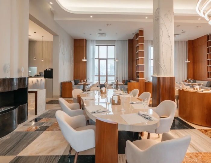 Панорамный ресторан «The Grill» - Отель Novotel Resort and Spa Krasnaya Polyana / Новотель Резорт и Спа Красная Поляна