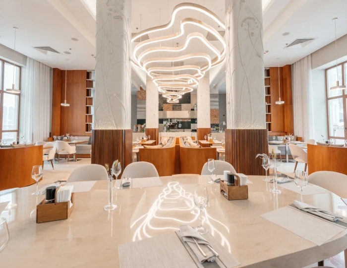 Панорамный ресторан «The Grill» - Отель Novotel Resort and Spa Krasnaya Polyana / Новотель Резорт и Спа Красная Поляна